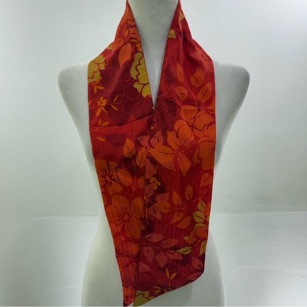 🆕 TOSCEE 100% Silk Red Floral Scarf – Elegant Lightweight - Picture 3 of 8